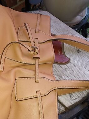 Tod's Peach-Tan Leather Tote with Contrast Stitching